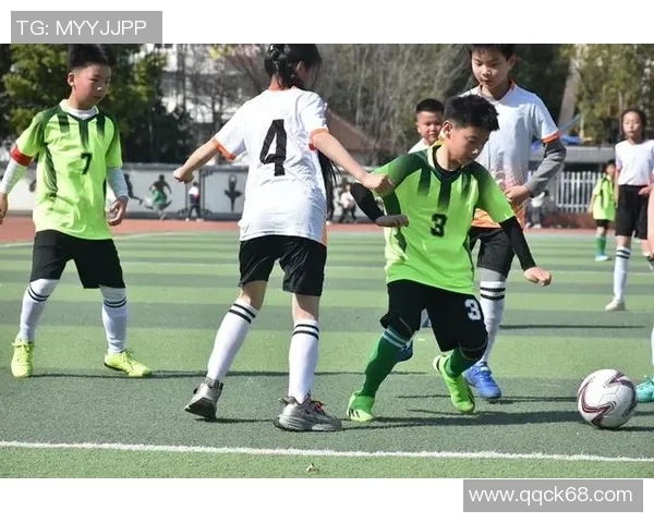 浦东实验小学足球明星展现青春风采助力校园体育发展